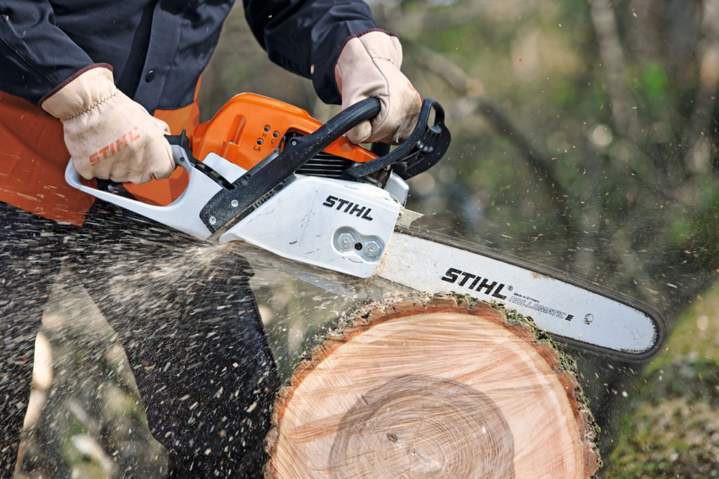 TRONCONNEUSE THERMIQUE STIHL MS 211